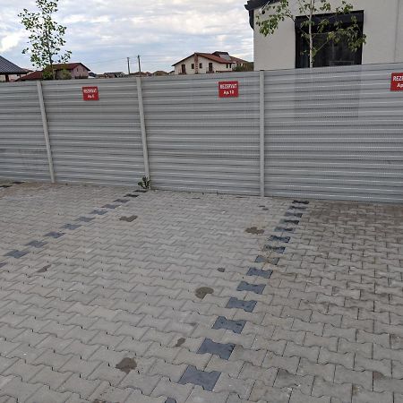 Alina'S Deluxe Apartment And Free Private Parking Dumbravita  Exterior photo
