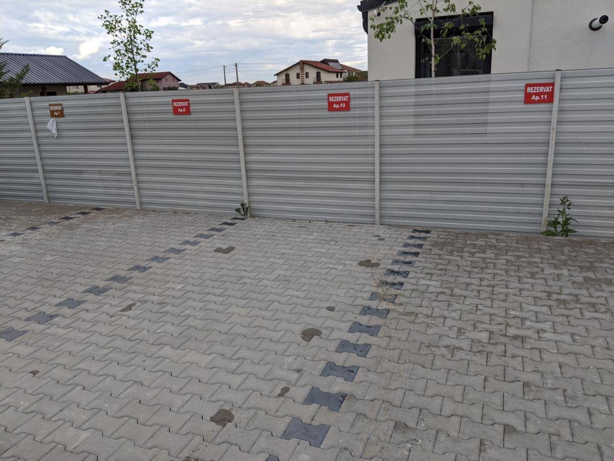 Alina'S Deluxe Apartment And Free Private Parking Dumbravita  Exterior photo